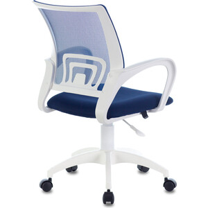 Кресло офисное Brabix Fly MG-396W с подлокотниками, пластик белый, сетка темно-синее TW-05/TW-10 (532399)